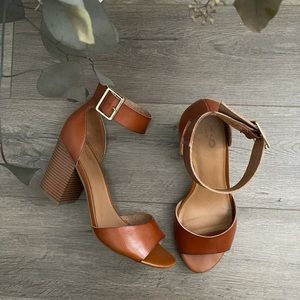 Mix No. 6 Sandals with a chunky heel - size 10